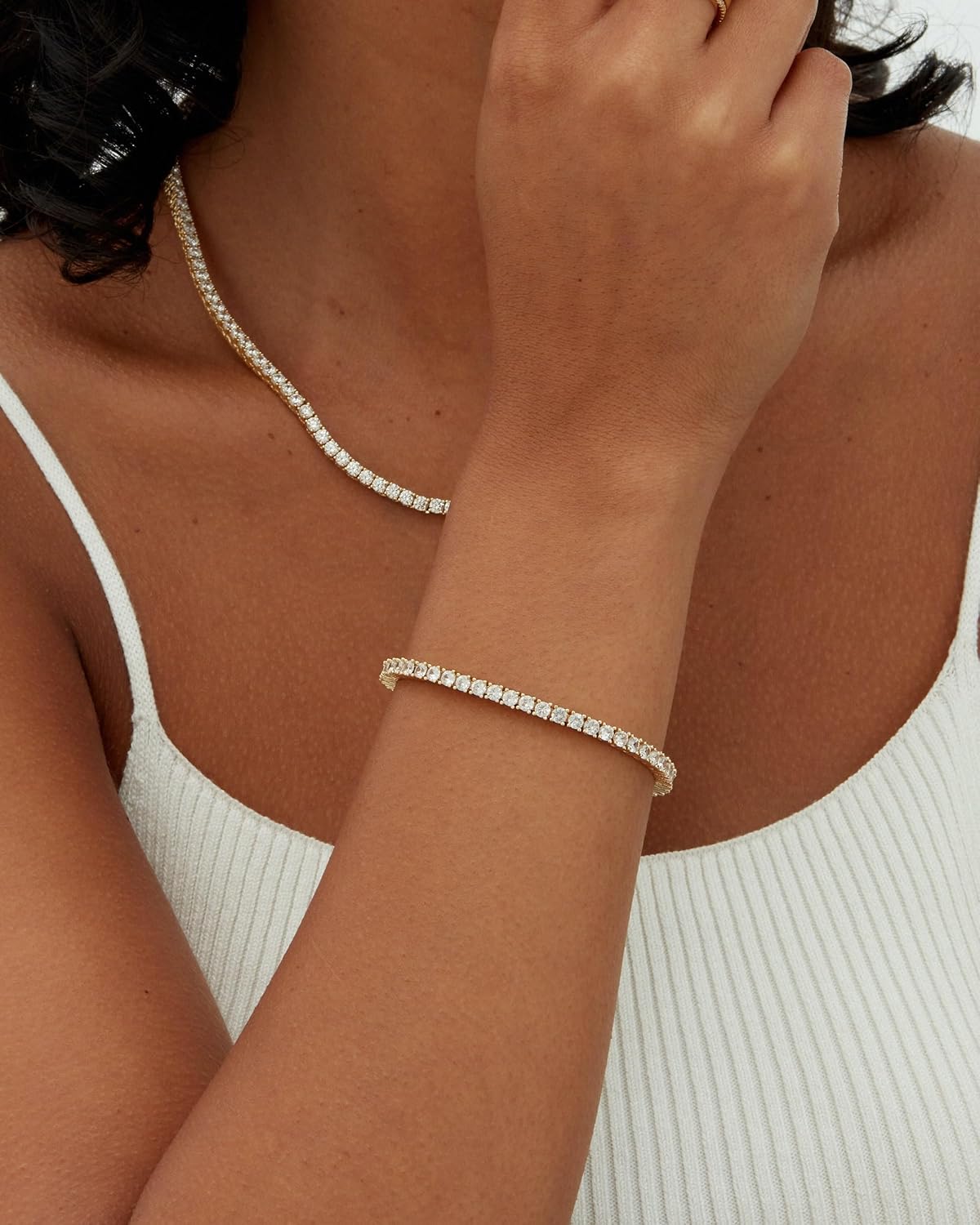 Gold Bracelet Gifting Without Guessing: Construction Tiers, Sizing, and What Each Budget Actually Gets